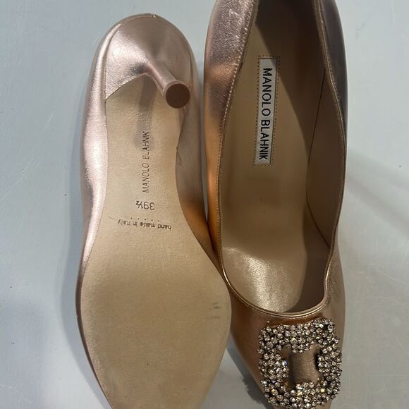 NWT MANOLO Blahnik Champagne Hangisi Crystal Embellished Pumps/Dust Bag $1245 - Picture 8 of 9